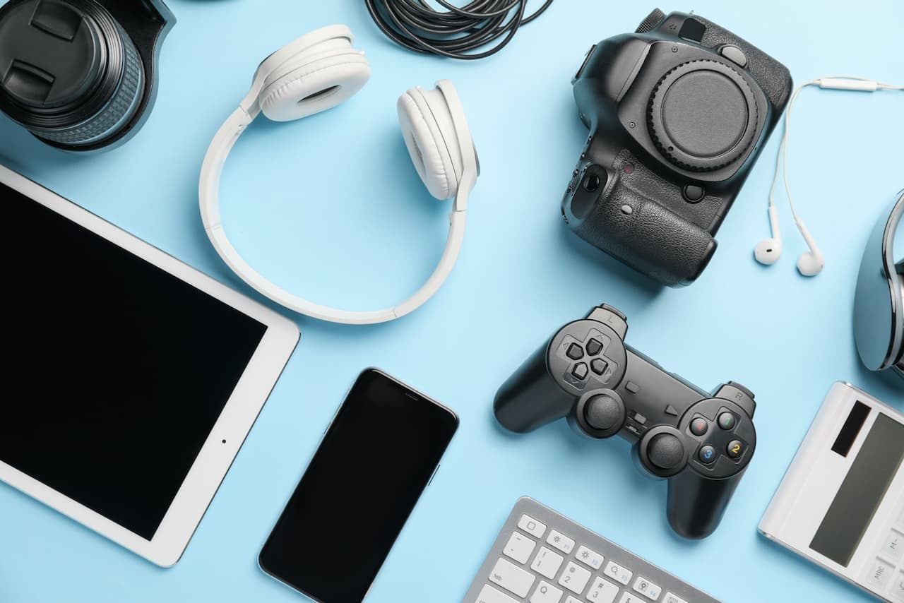 Our team manages thousands of electronic products between Mexico and the USA, creating custom reports, automating processes, and ensuring efficient, hassle-free management for quick and safe product delivery.